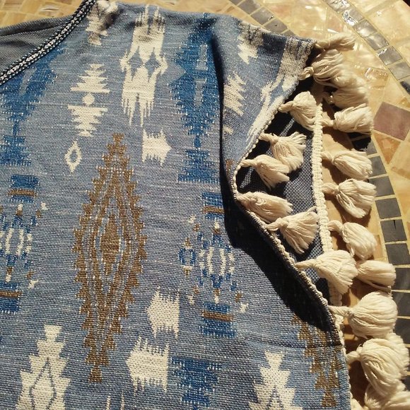 Hollister Knit Aztec Tribal Poncho Top One Size V-Neck Boho Tassle Fringe Trim - Picture 5 of 12